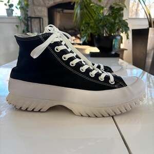 Converse Chuck Taylor All Star Lugged 2.0 Sneakers Shoes Size W 10, M 8